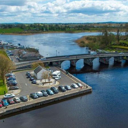 24 Beds In Carrick On Shannon Eksteriør billede